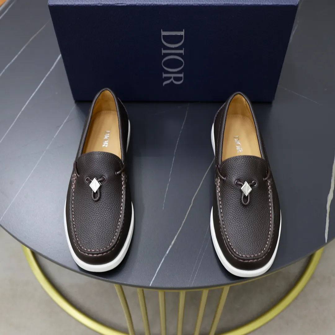 Ex-factory price: 540🙅‍♂️🙅‍♂️🙅‍♂️ Brand: Dior DIOR Standard code: Men's code 38/44 (45 can be customized) Grade: Same as the official website Material: Original cowhide stitching, cowhide lining, original TPU wear-resistant soft outsole Style categories: Leisure and sports version, footwear for driving, young fashion, European and American trends, British style Color: actual picture color